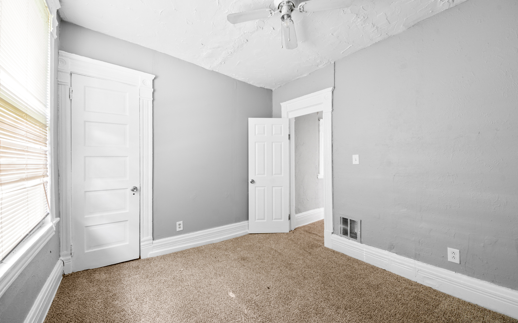 Triplex for rent at 1261 E 99th St, Cleveland OH — photo 4
