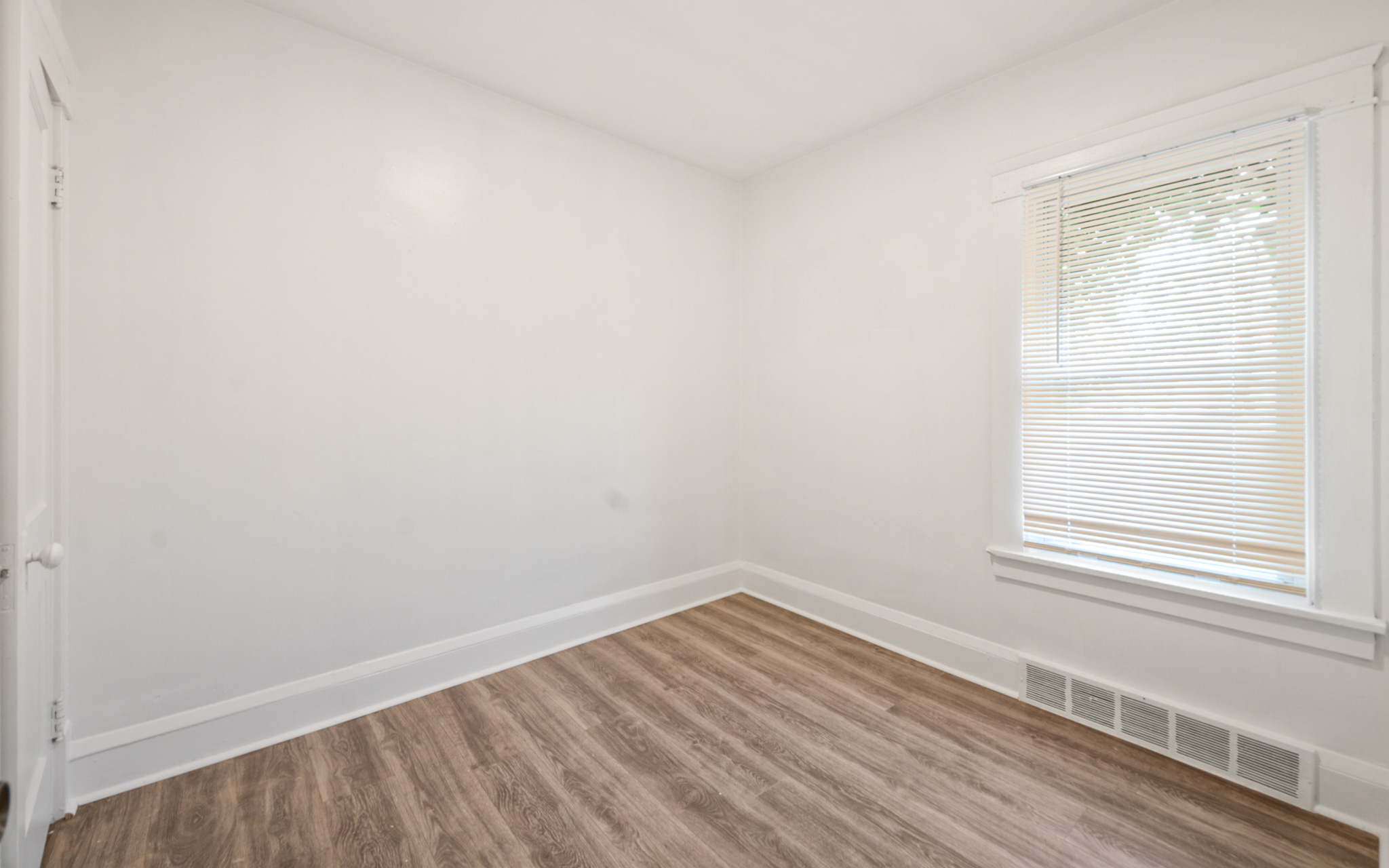 Duplex for rent at 8002 Maryland Ave, Cleveland OH — photo 3