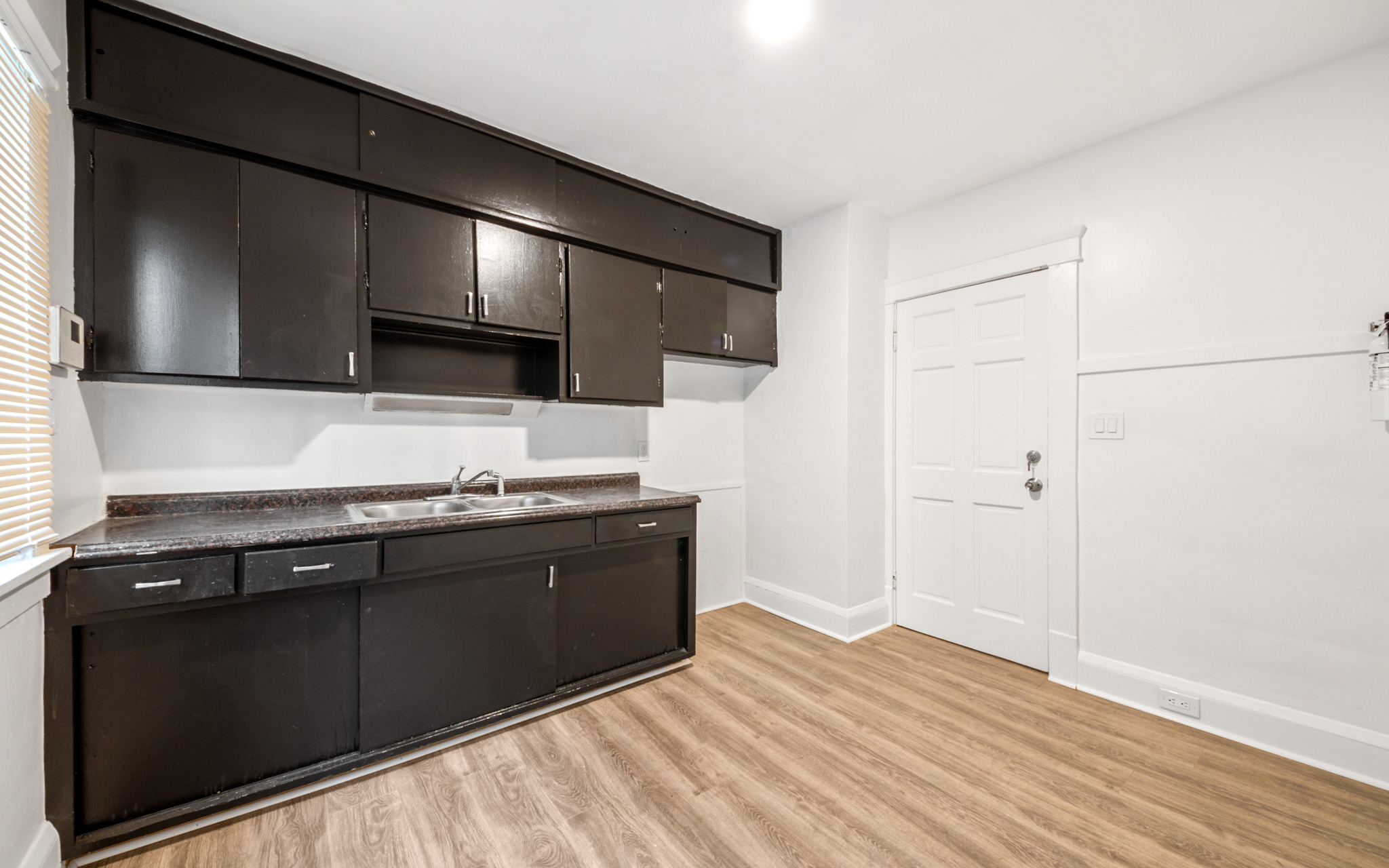 Duplex for rent at 8002 Maryland Ave, Cleveland OH — photo 4