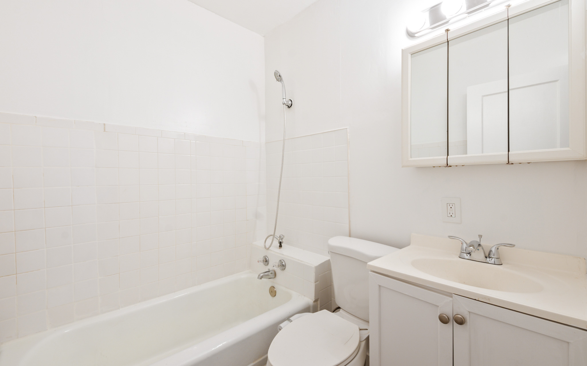 Duplex for rent at 8002 Maryland Ave, Cleveland OH — photo 5