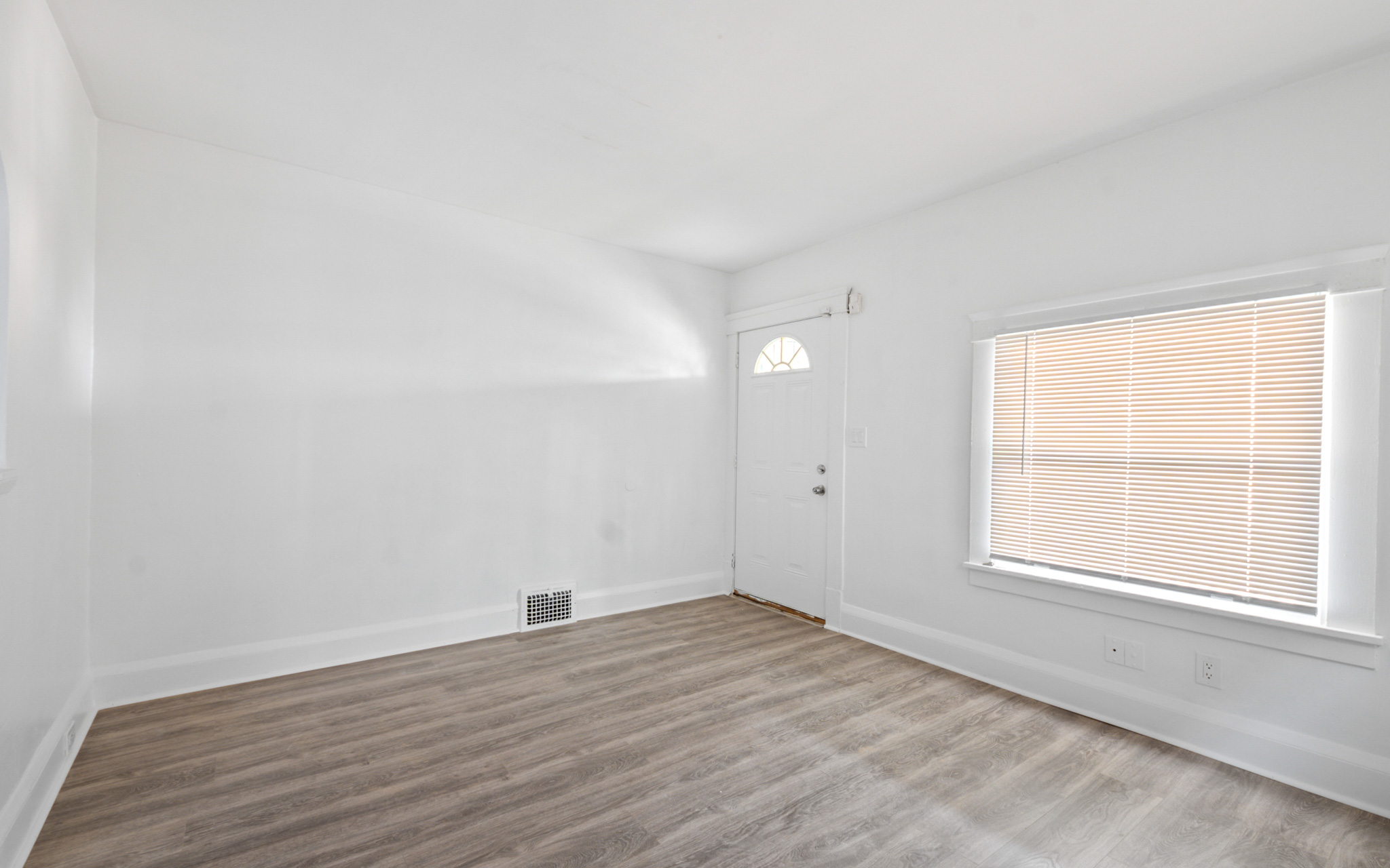 Duplex for rent at 8002 Maryland Ave, Cleveland OH — photo 7