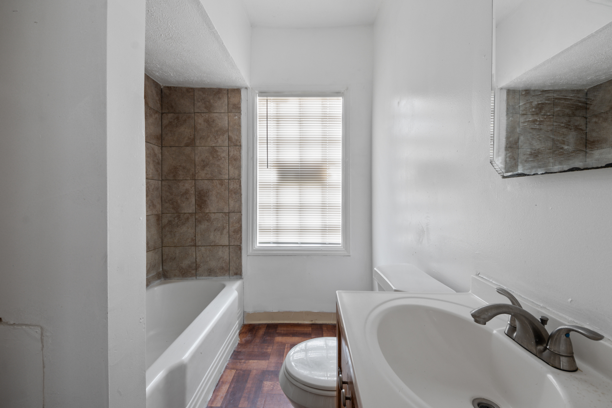 Fourplex for rent at 874 Whitcomb Rd, Cleveland OH — photo 10