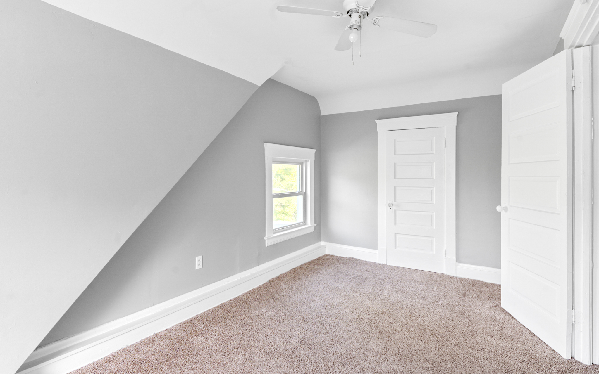 Triplex for rent at 1261 E 99th St, Cleveland OH — photo 5
