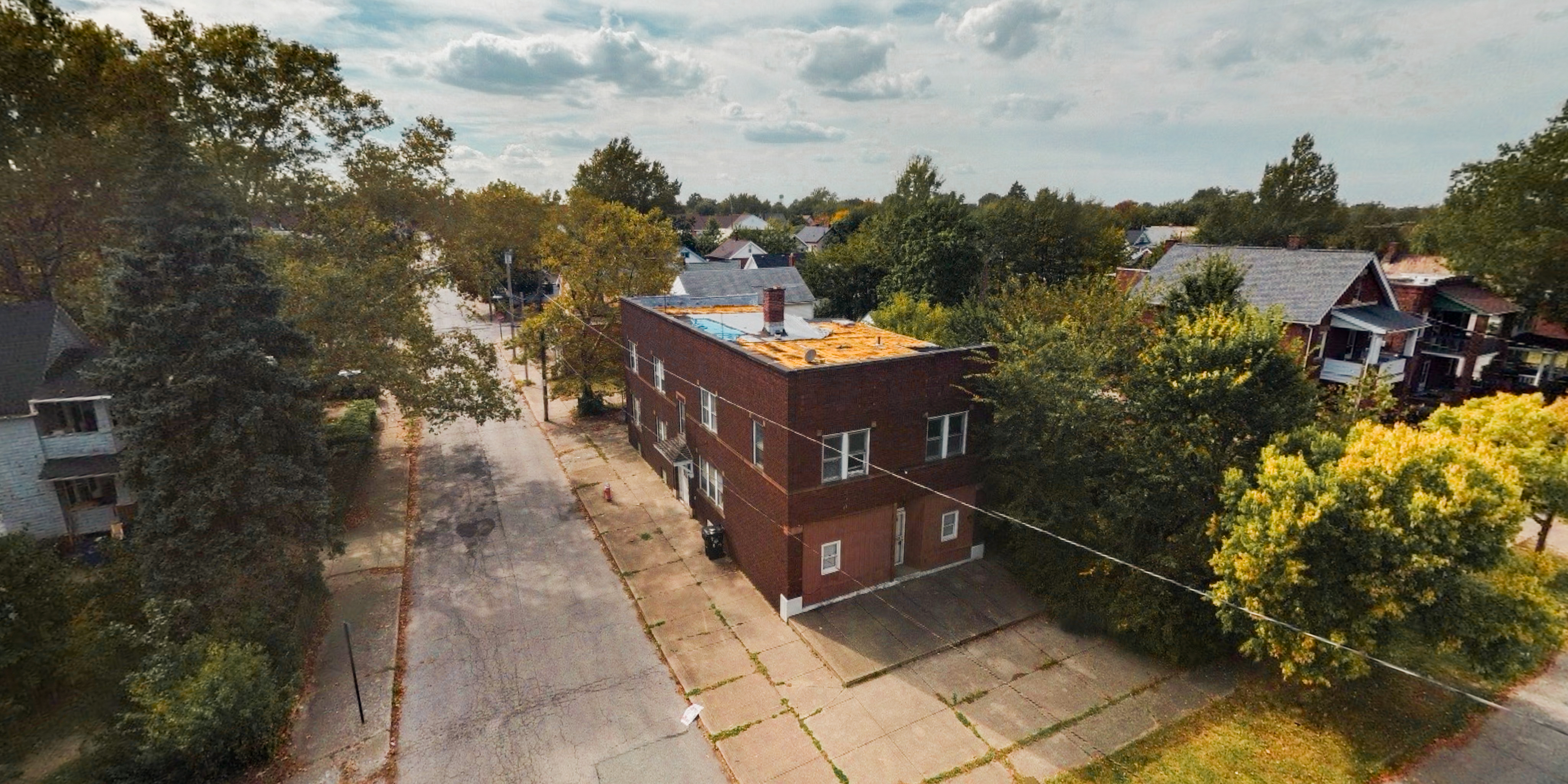 Fourplex for rent at 874 Whitcomb Rd, Cleveland OH — photo 2