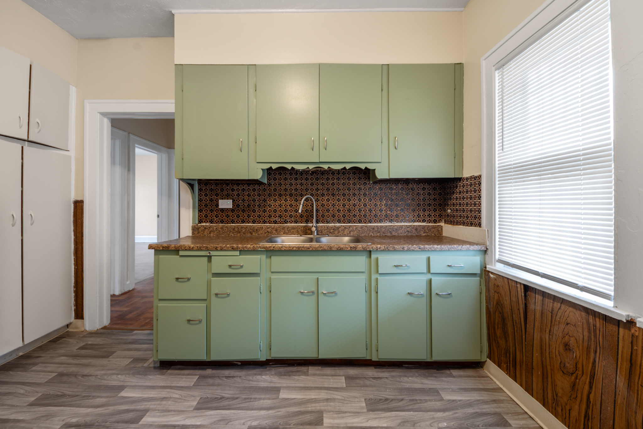 Fourplex for rent at 874 Whitcomb Rd, Cleveland OH — photo 4