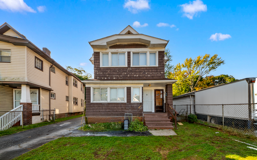 Duplex for rent at 13410 Kelso Ave, Cleveland OH — photo 2