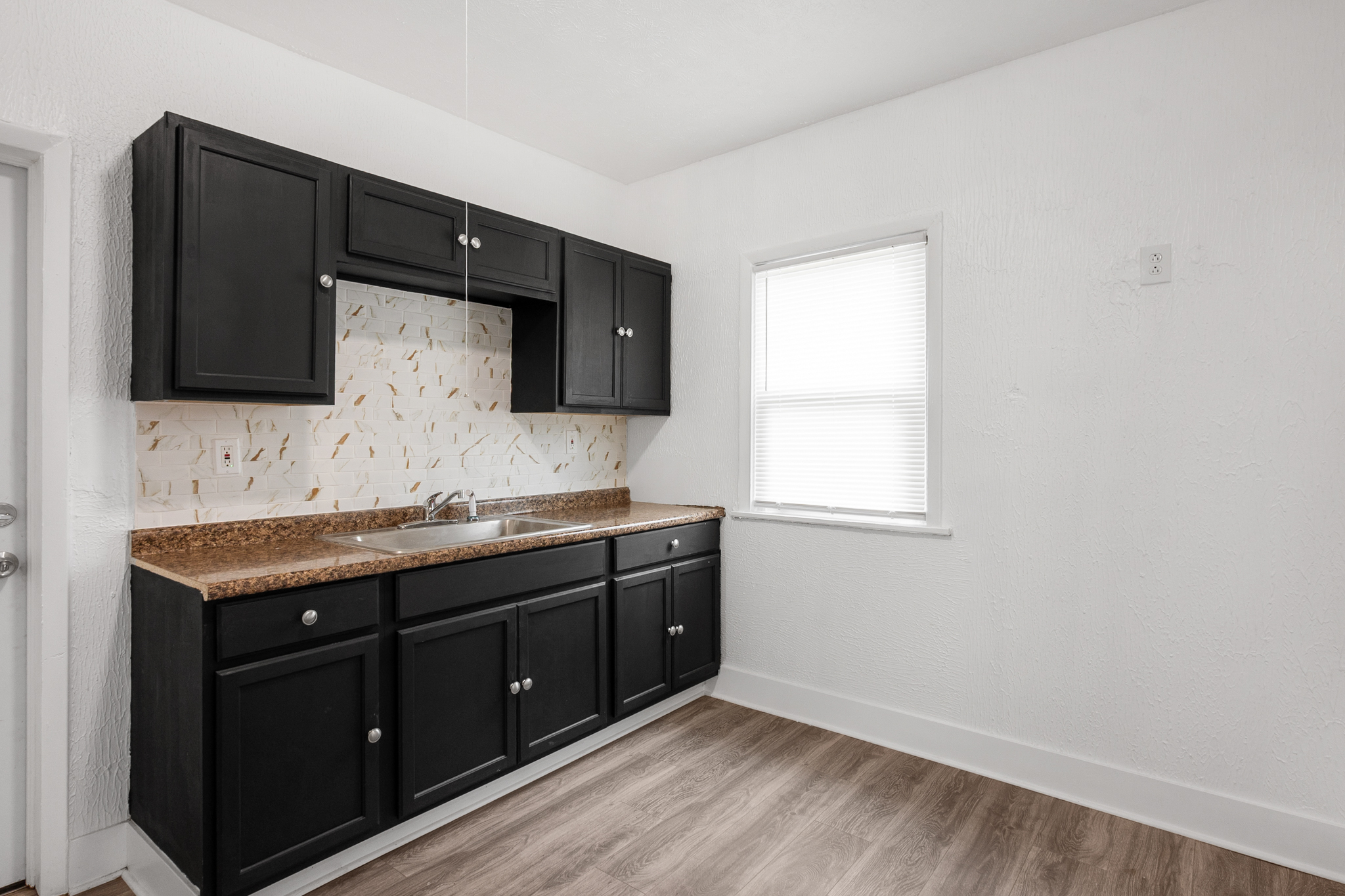 Duplex for rent at 13500 3rd Ave, East Cleveland OH — photo 4