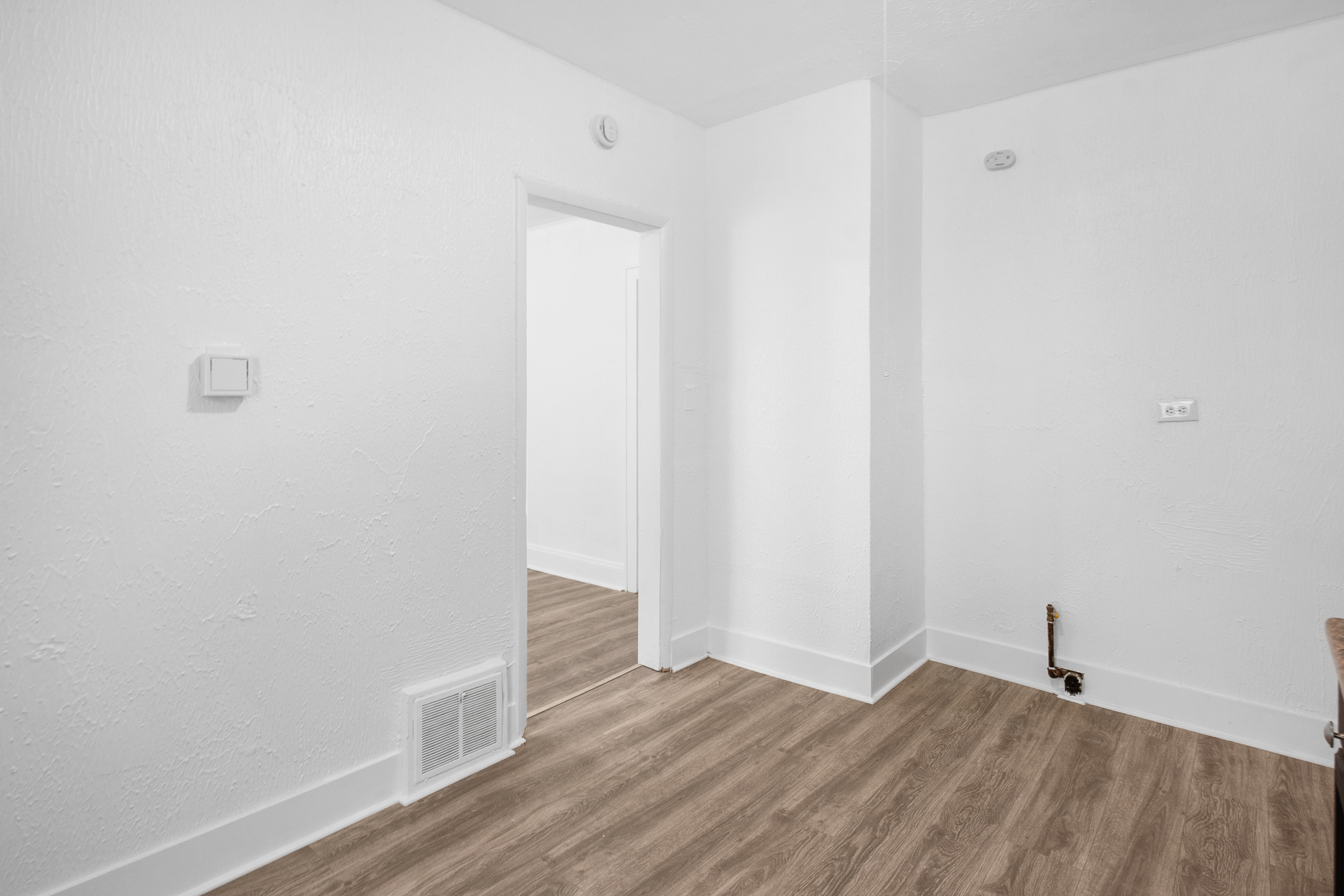 Duplex for rent at 13500 3rd Ave, East Cleveland OH — photo 5