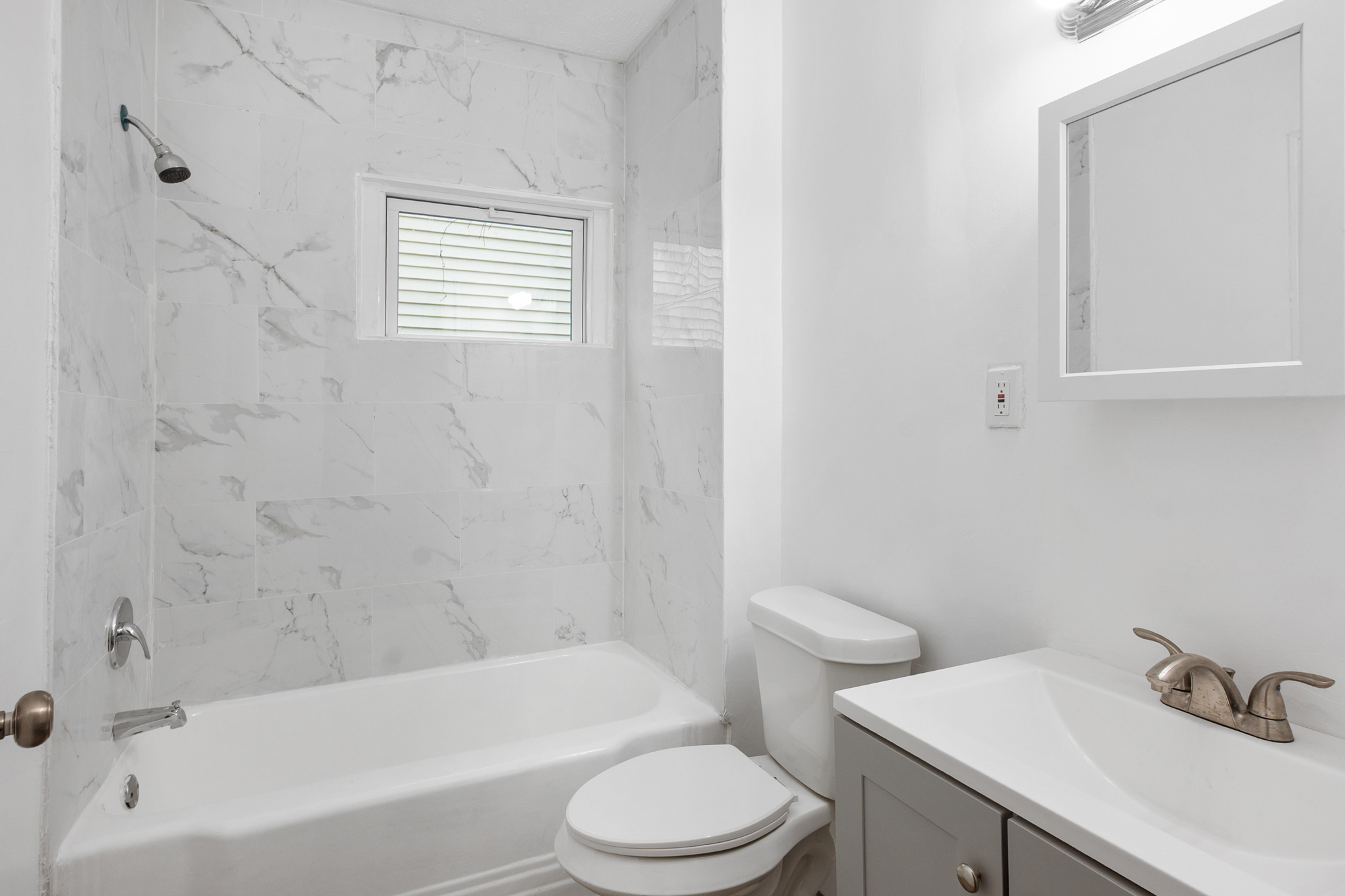 Duplex for rent at 13500 3rd Ave, East Cleveland OH — photo 8