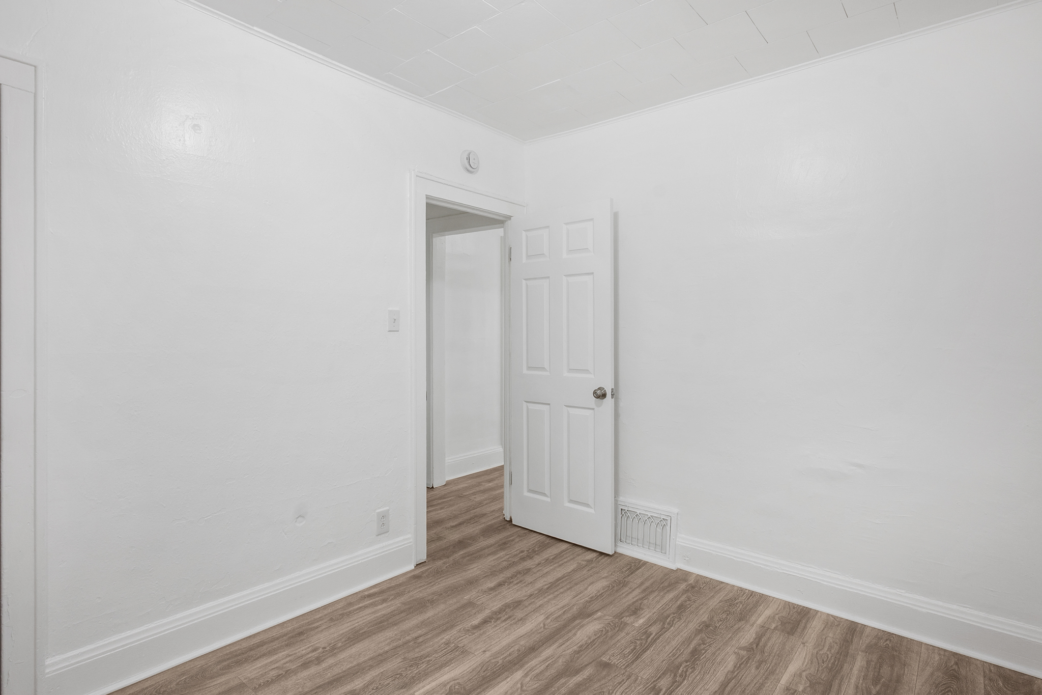 Duplex for rent at 13500 3rd Ave, East Cleveland OH — photo 12