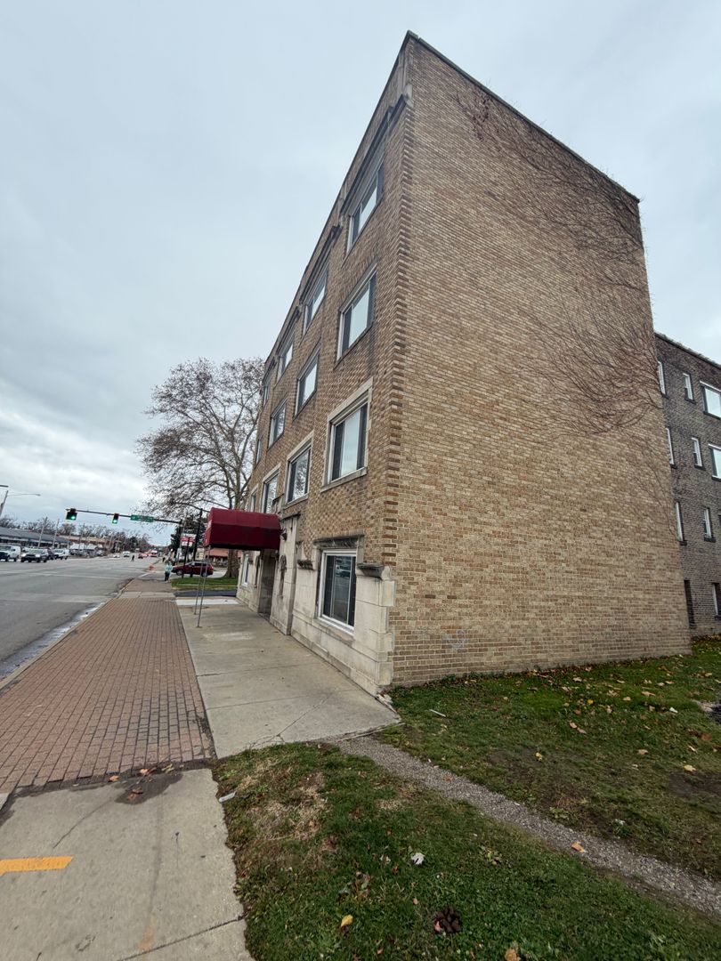 Apartment for rent at 13671 Euclid Ave, East Cleveland OH — photo 4