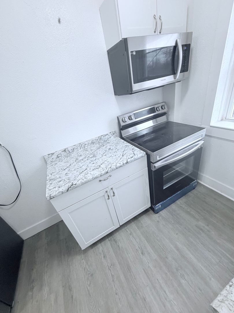 Apartment for rent at 13671 Euclid Ave, East Cleveland OH — photo 6