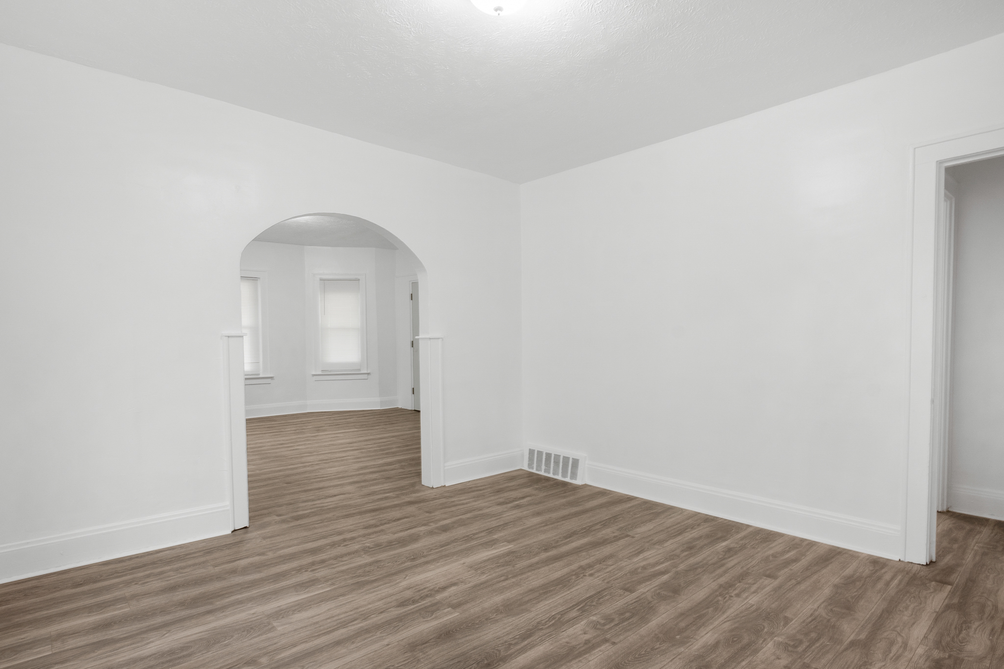 Duplex for rent at 13500 3rd Ave, East Cleveland OH — photo 3