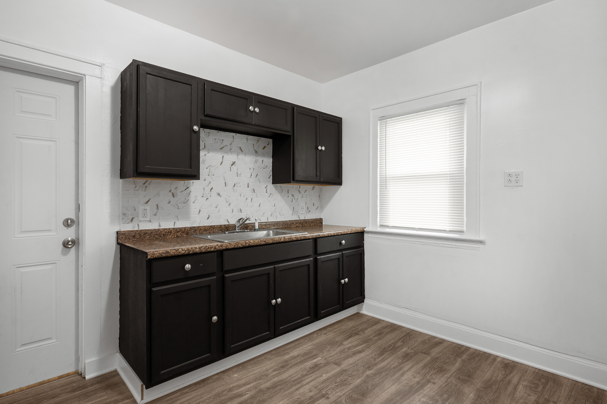 Duplex for rent at 13500 3rd Ave, East Cleveland OH — photo 4