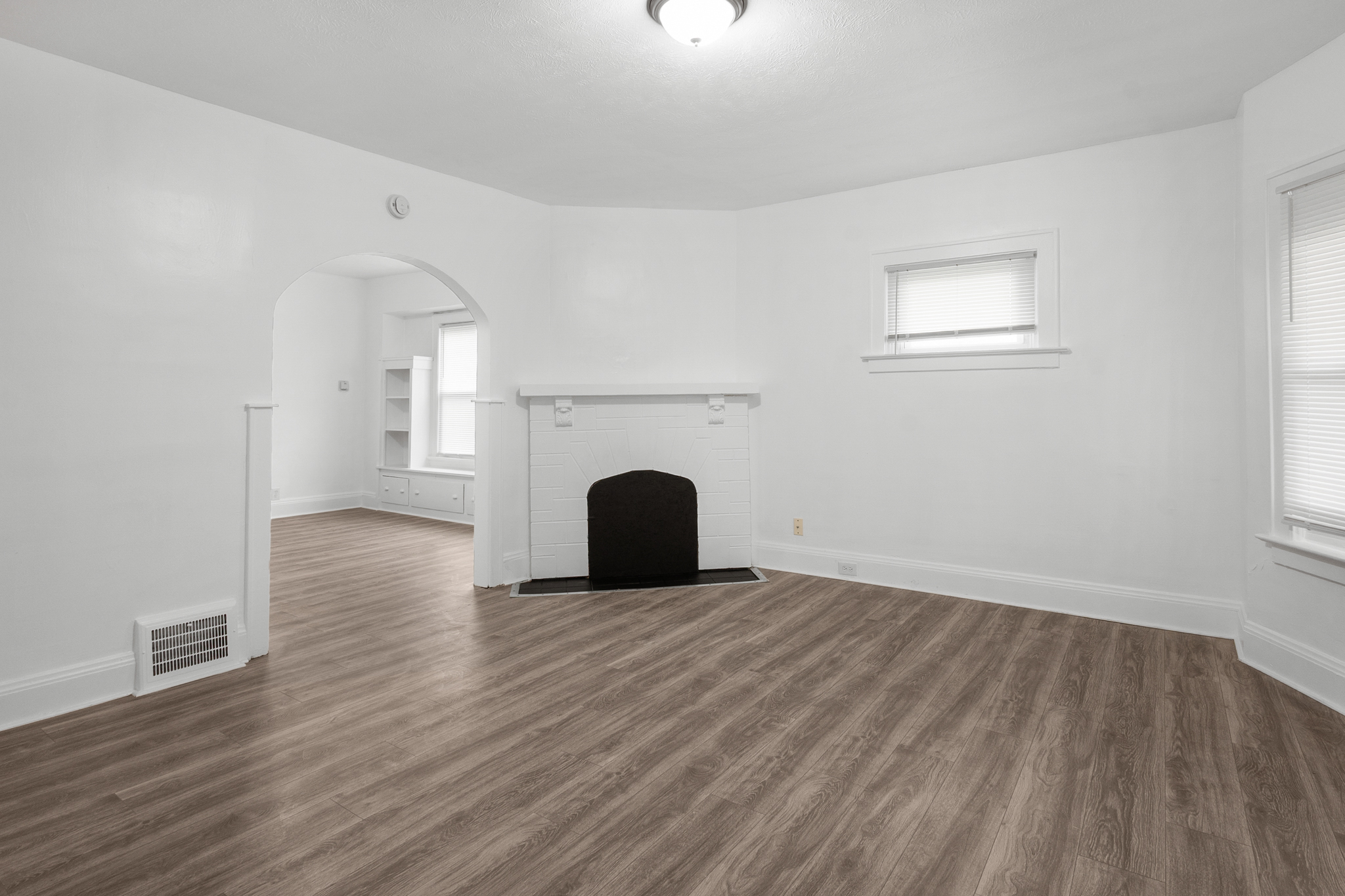 Duplex for rent at 13500 3rd Ave, East Cleveland OH — photo 5