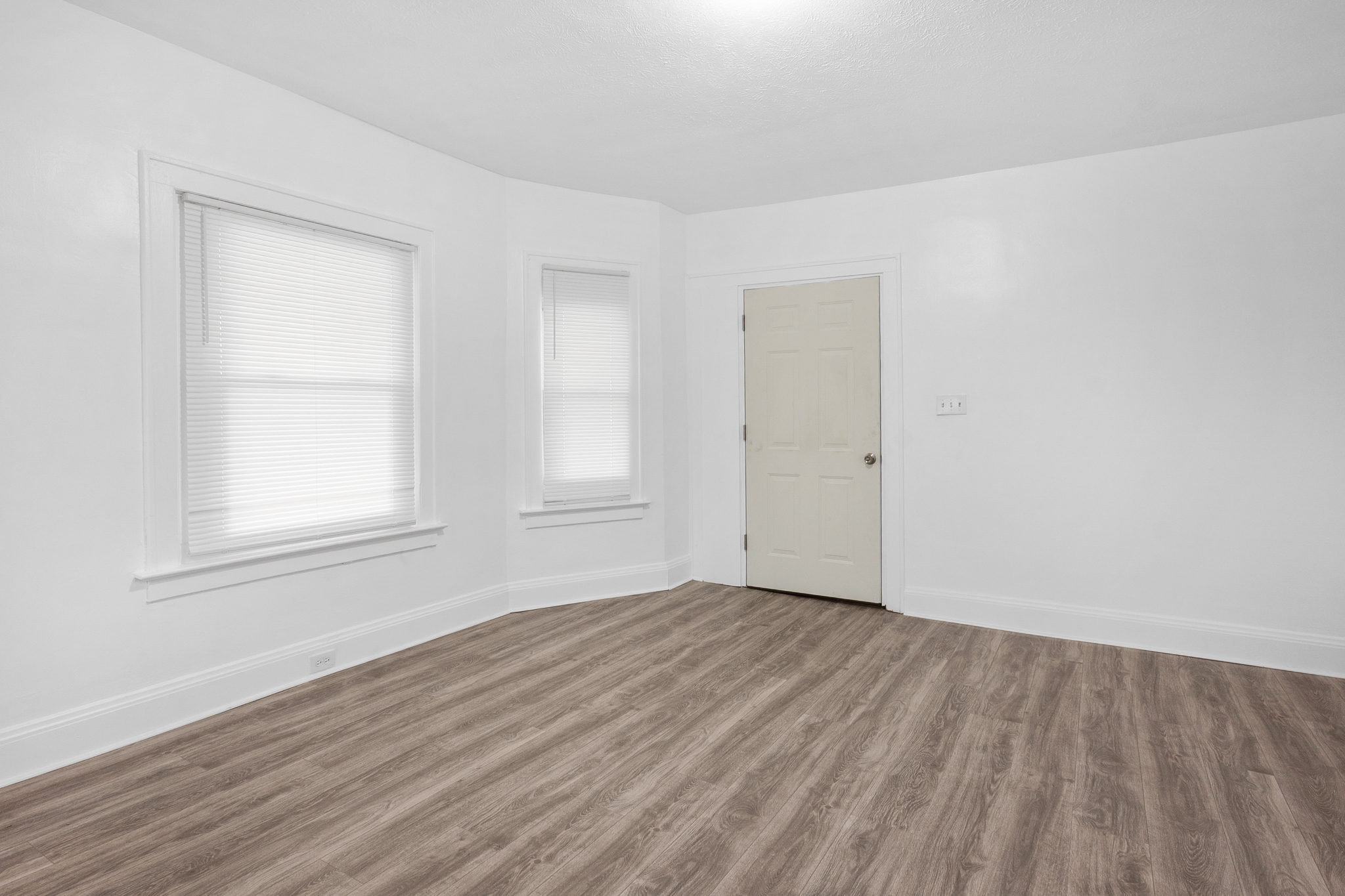 Duplex for rent at 13500 3rd Ave, East Cleveland OH — photo 6