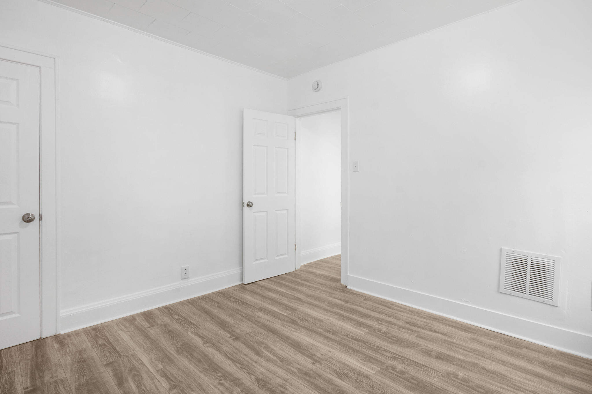 Duplex for rent at 13500 3rd Ave, East Cleveland OH — photo 9