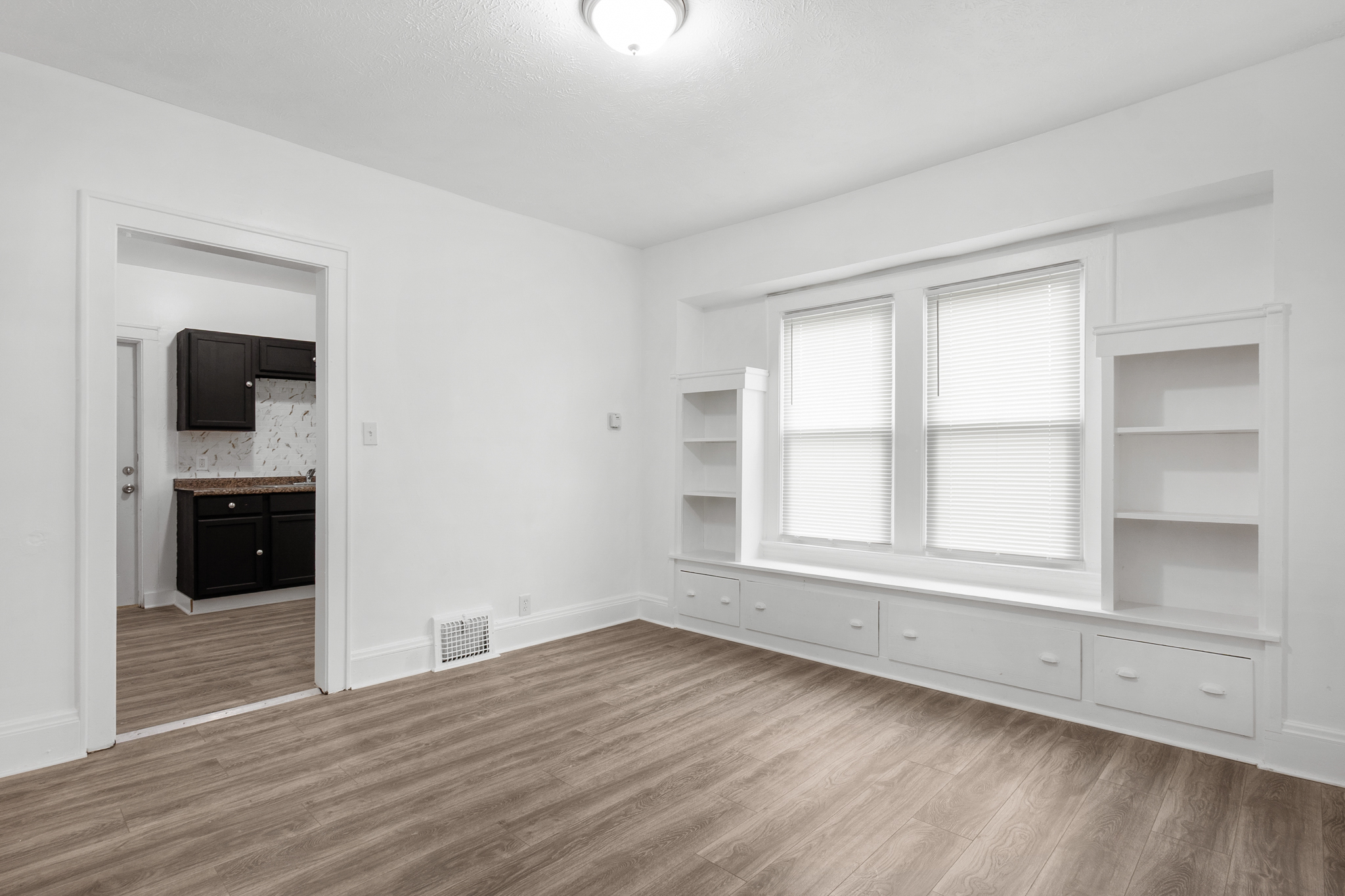 Duplex for rent at 13500 3rd Ave, East Cleveland OH — photo 10