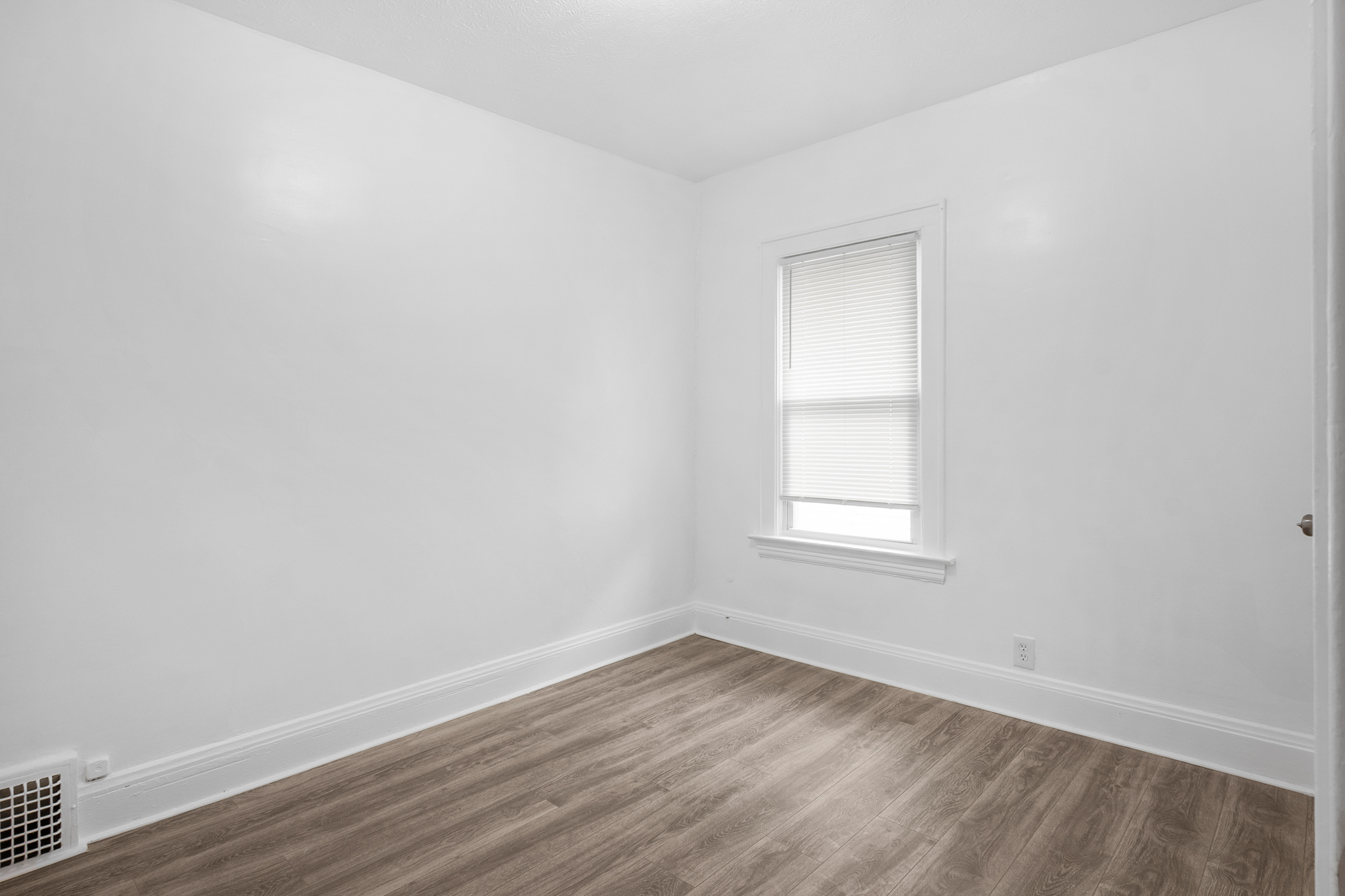 Duplex for rent at 13500 3rd Ave, East Cleveland OH — photo 12