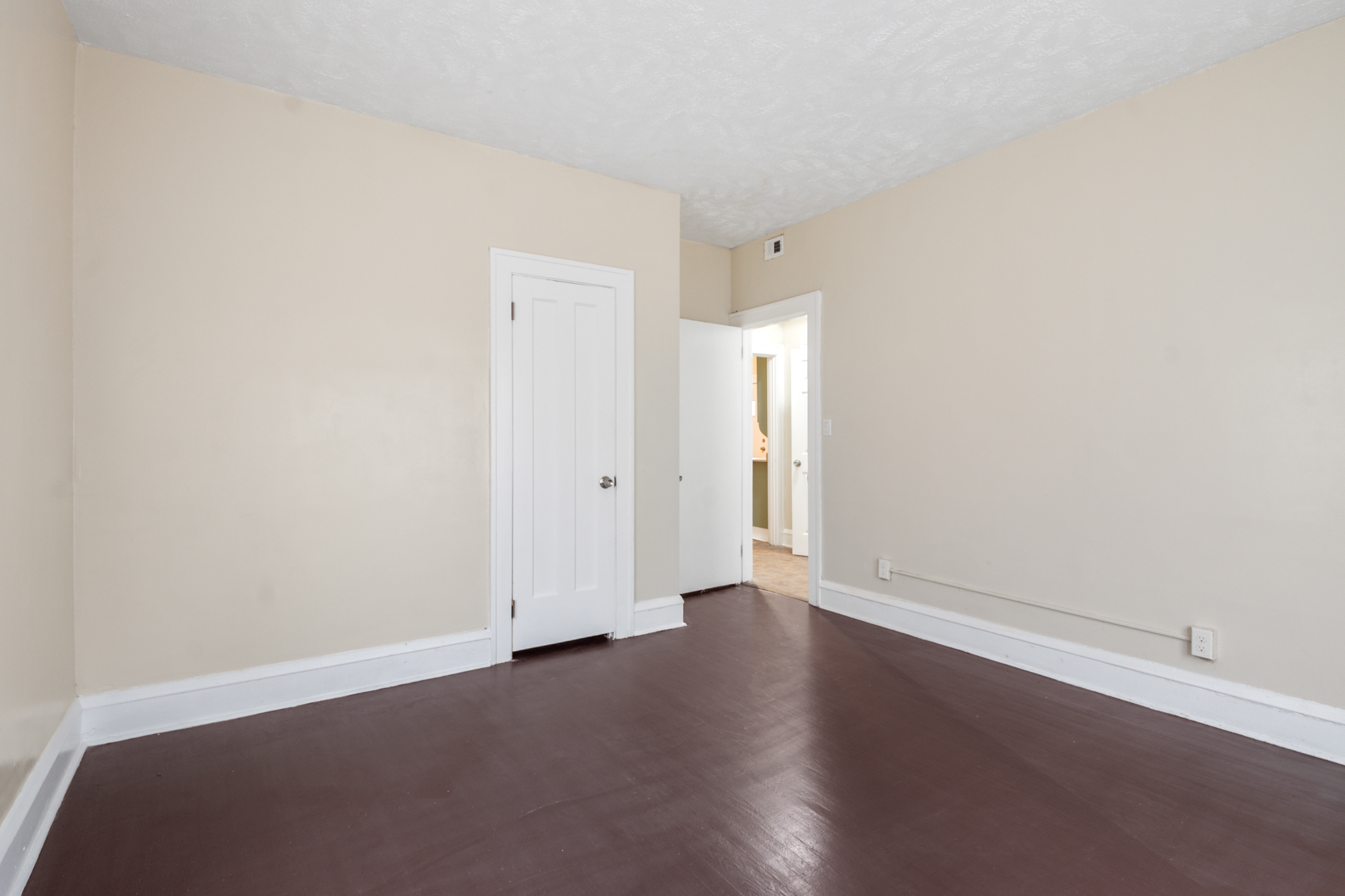 Fourplex for rent at 874 Whitcomb Rd, Cleveland OH — photo 5