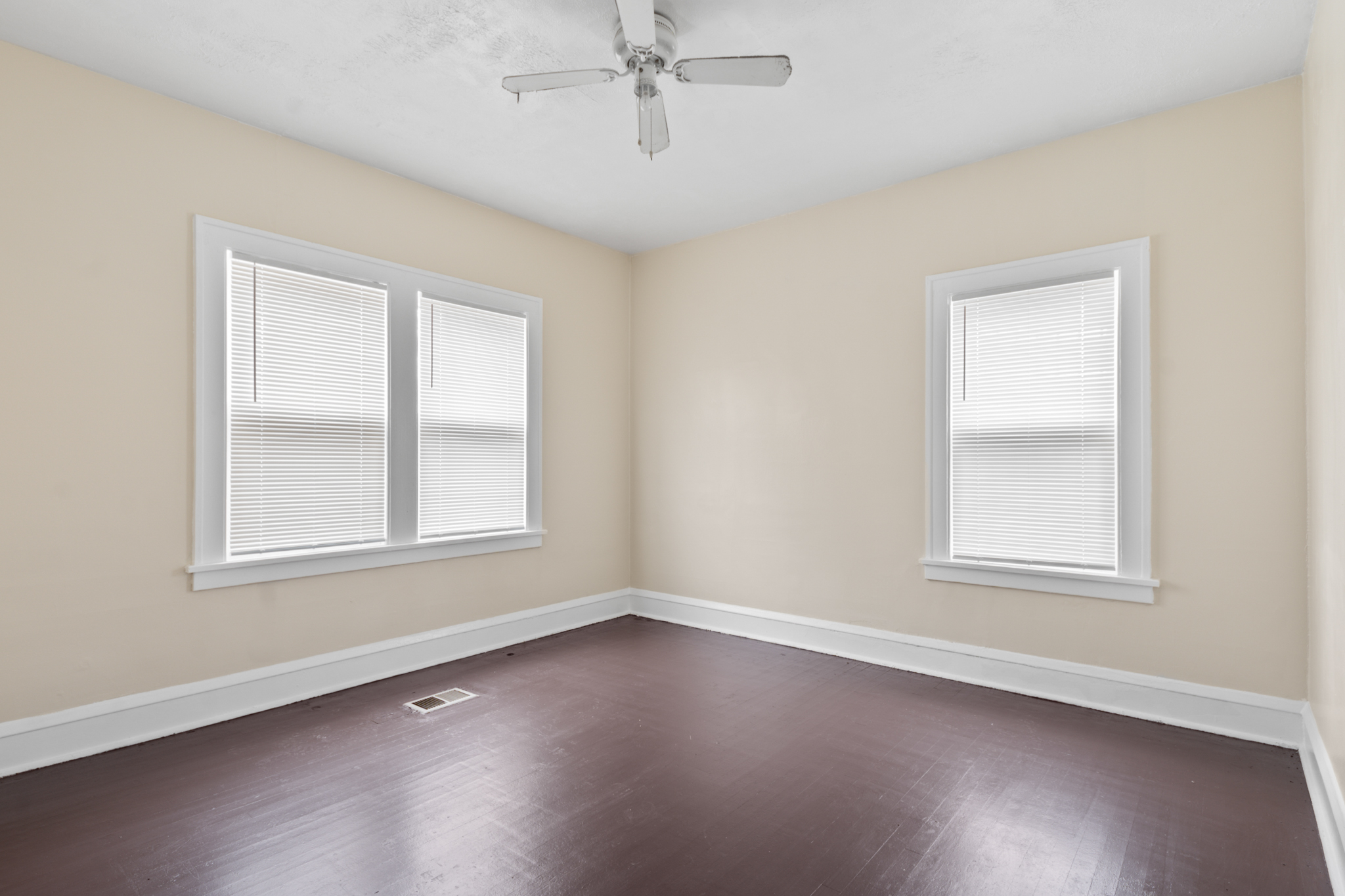 Fourplex for rent at 874 Whitcomb Rd, Cleveland OH — photo 11