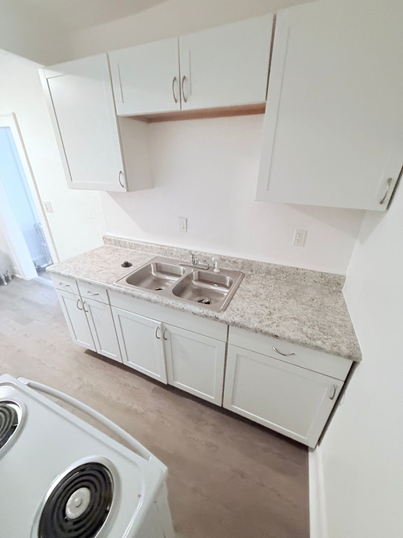 Apartment for rent at 13671 Euclid Ave, East Cleveland OH — photo 6