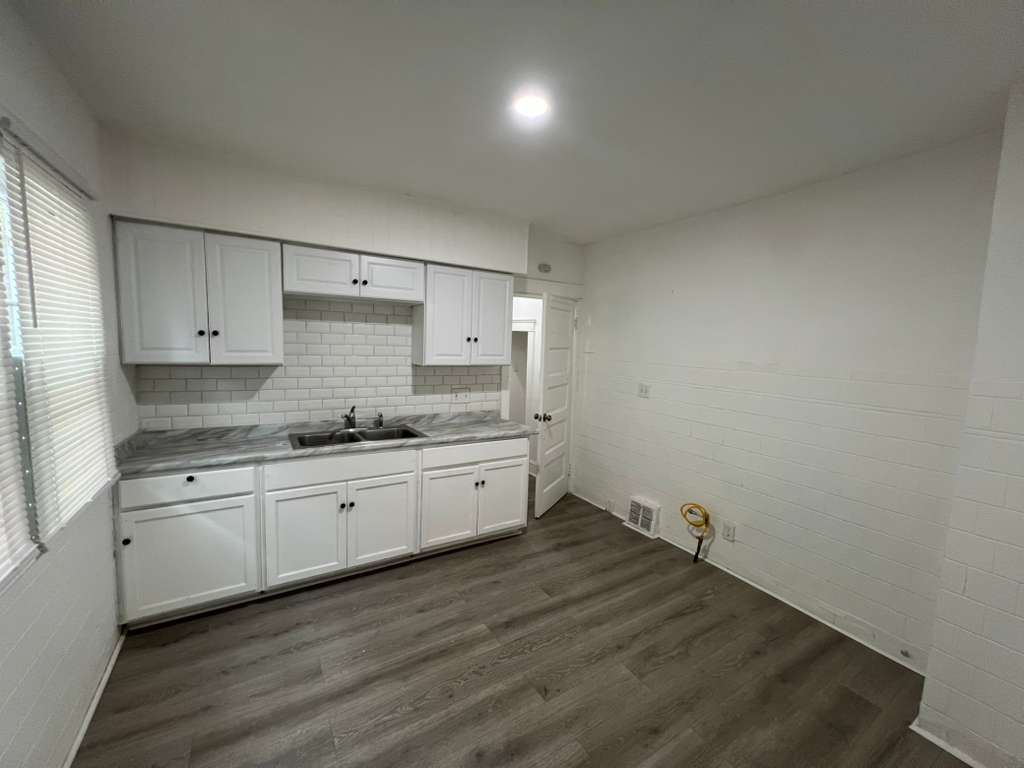 Duplex for rent at 10314 Adams Ave, Cleveland OH — photo 4