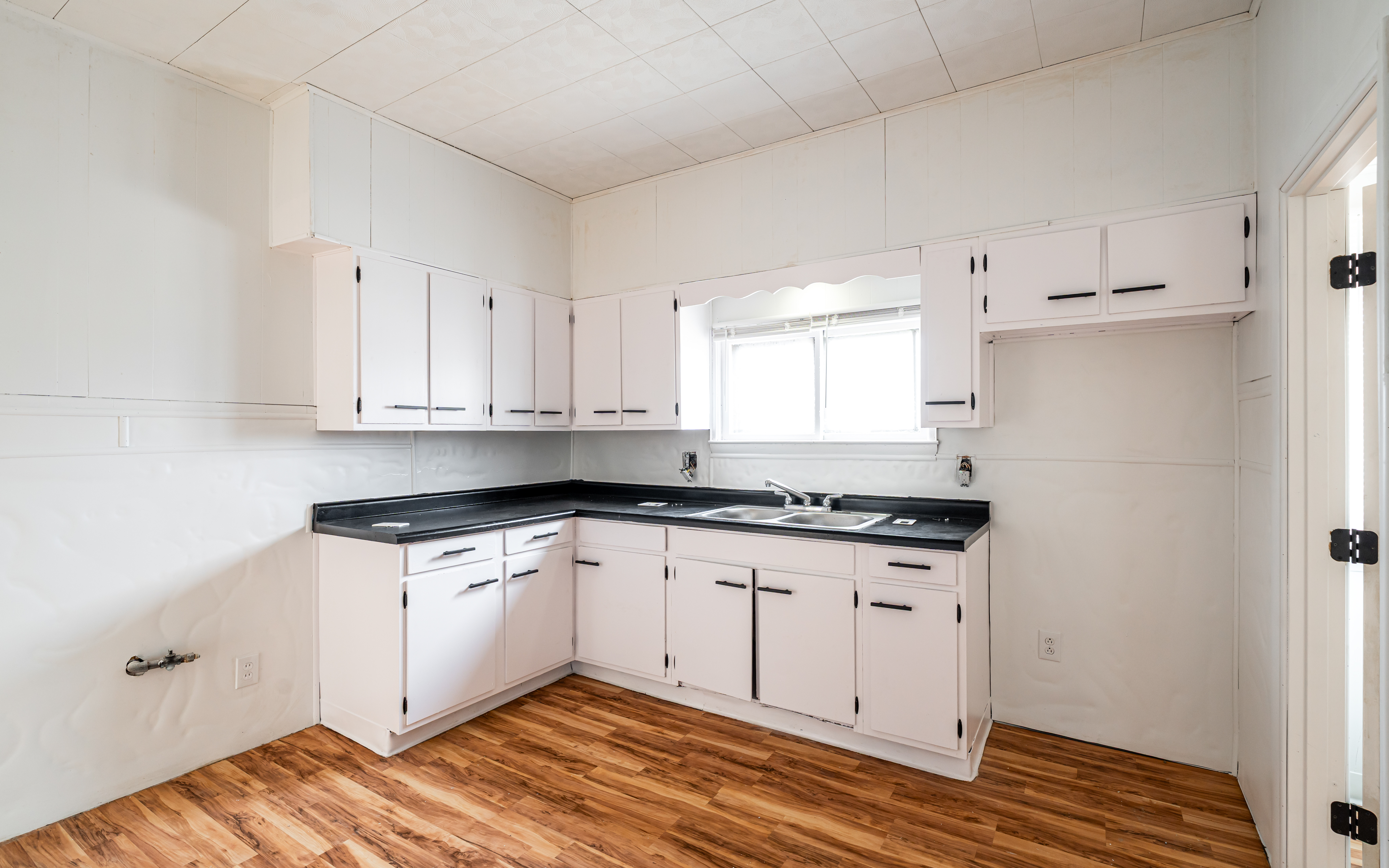 Duplex for rent at 2955 N 17th St, Milwaukee WI — photo 2