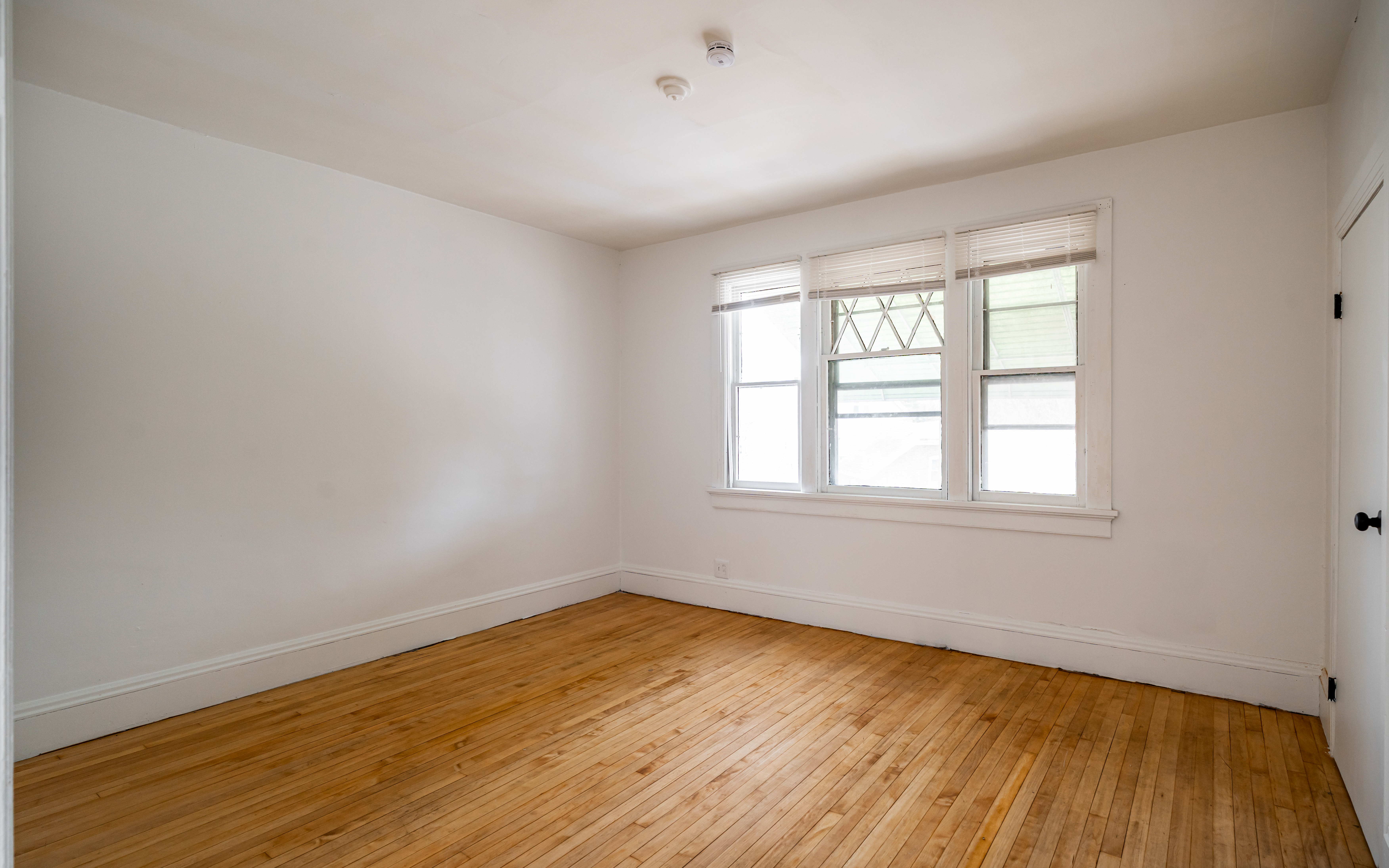 Duplex for rent at 2955 N 17th St, Milwaukee WI — photo 3