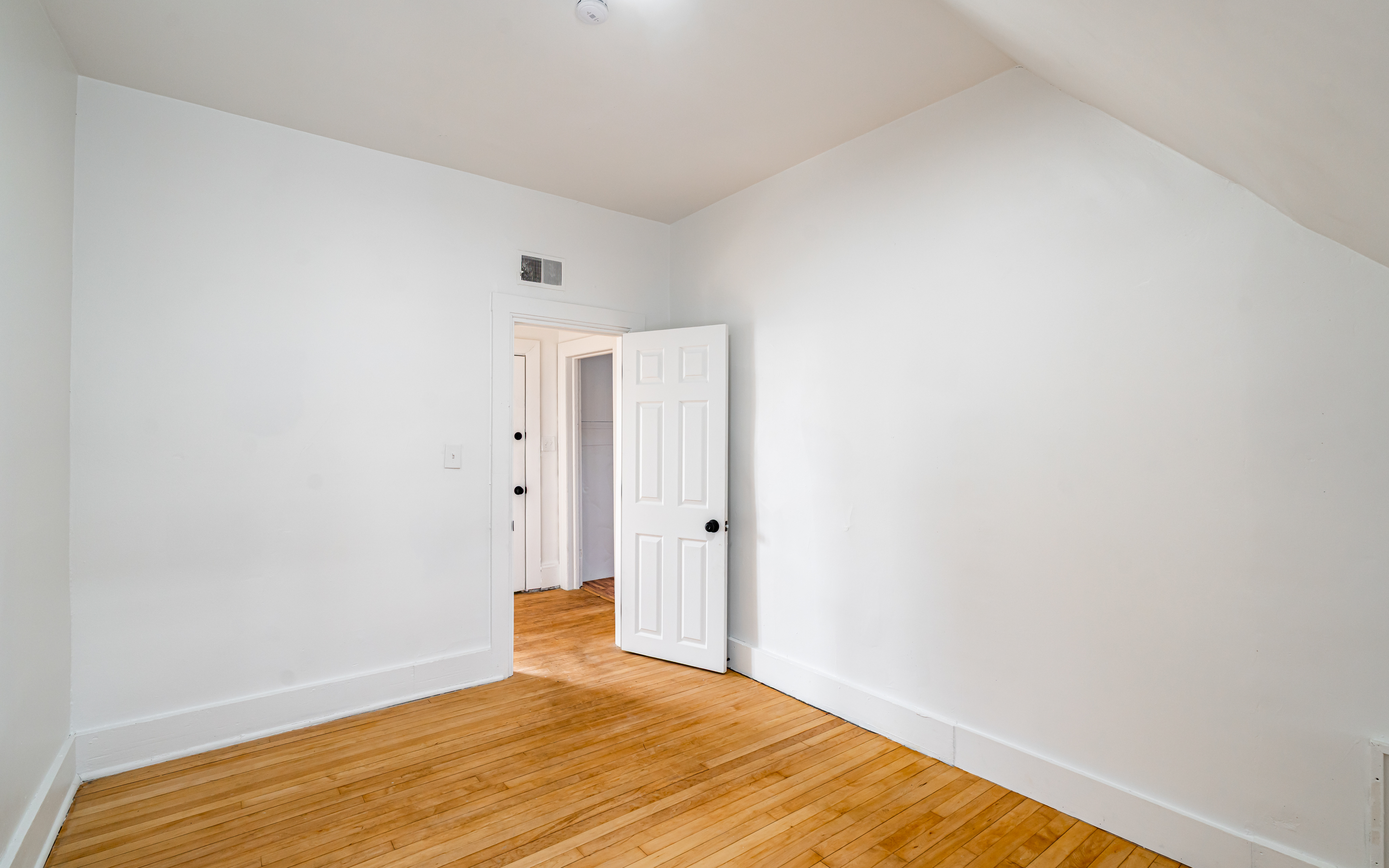 Duplex for rent at 2955 N 17th St, Milwaukee WI — photo 7