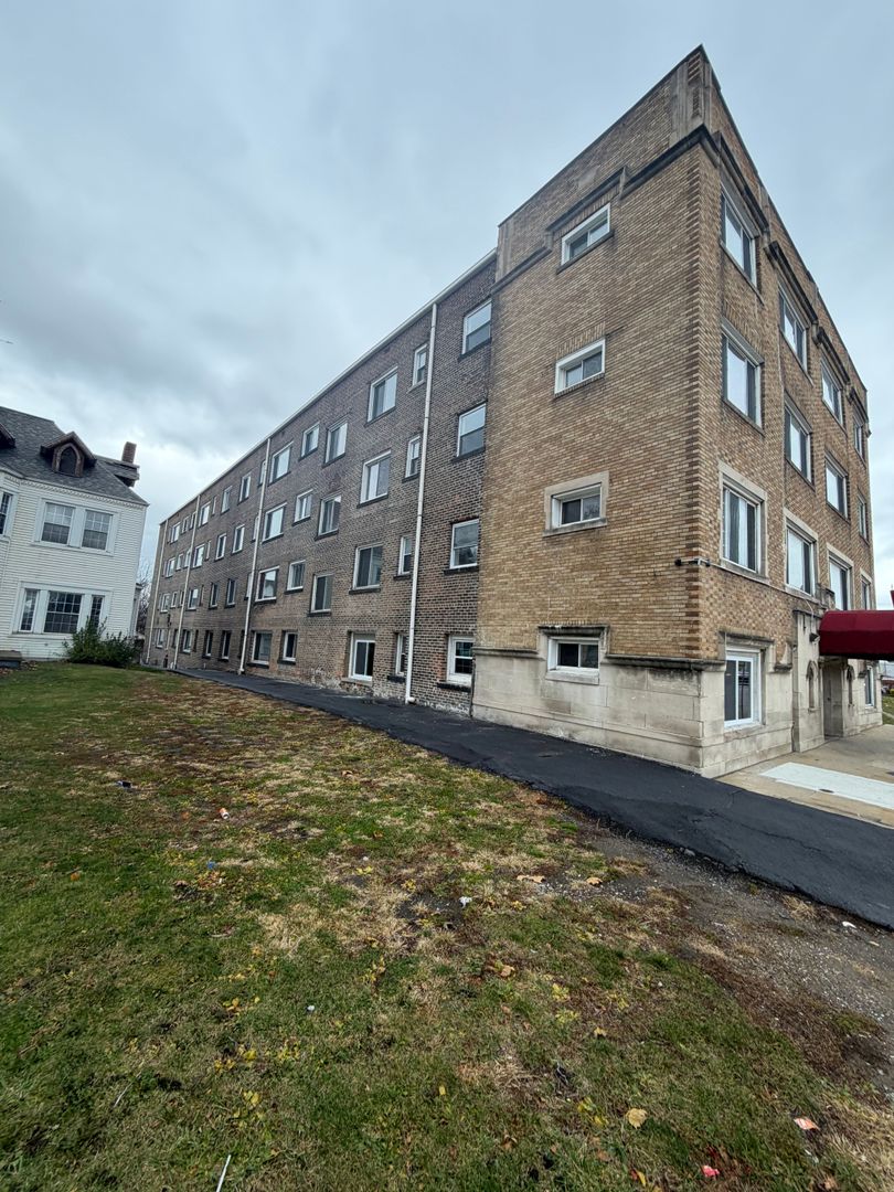 Apartment for rent at 13671 Euclid Ave, East Cleveland OH — photo 4