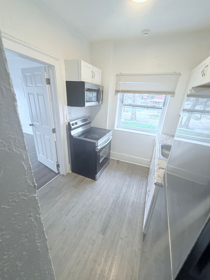 Apartment for rent at 13671 Euclid Ave, East Cleveland OH — photo 8