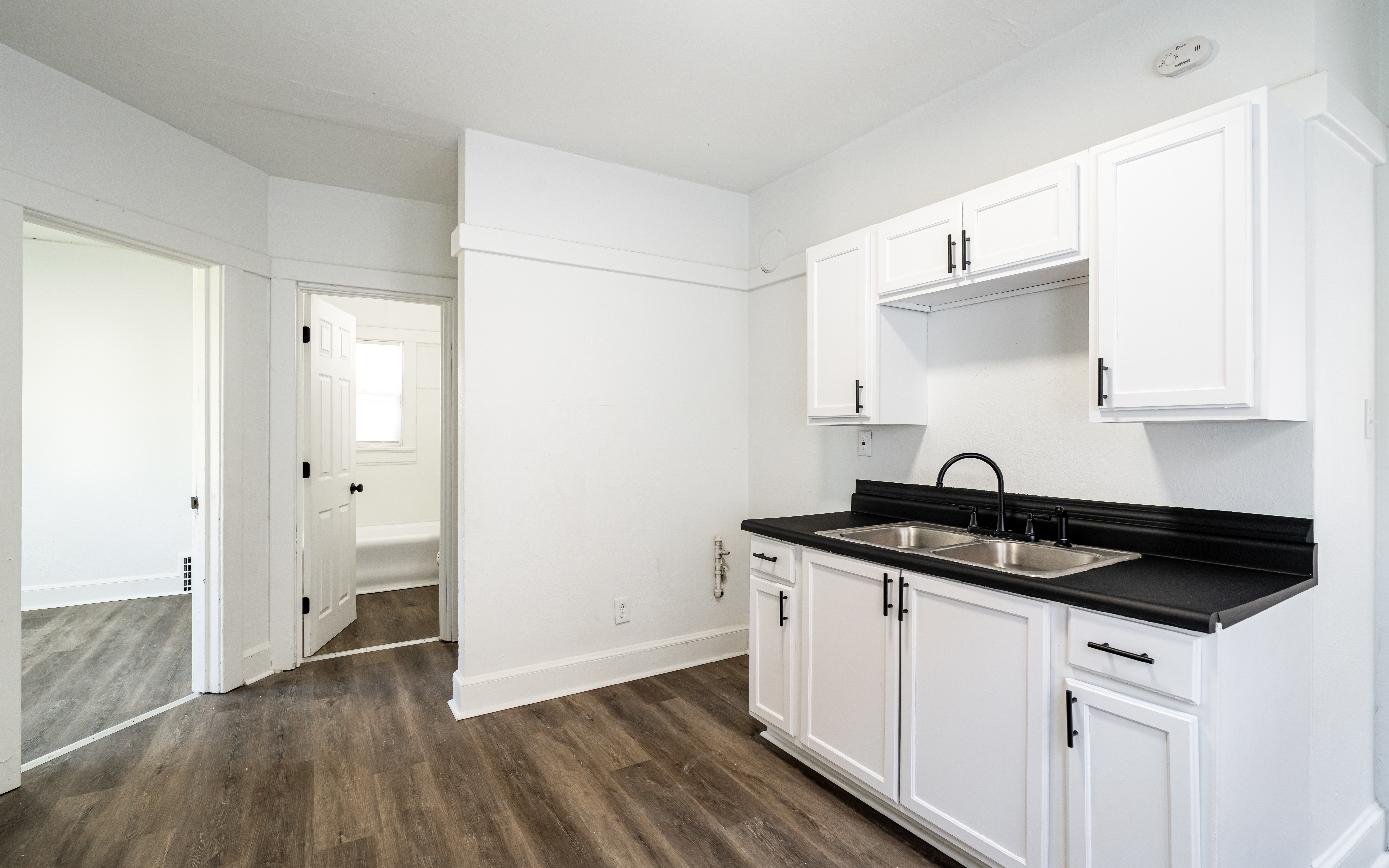 Duplex for rent at 3151 N 11th St, Milwaukee WI — photo 4